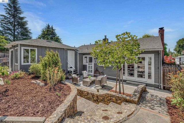 7538 Circle Hill Dr, Oakland, CA 94605