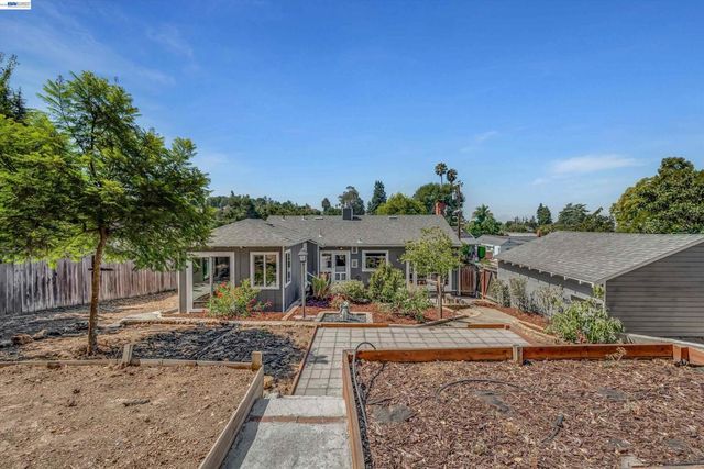 7538 Circle Hill Dr, Oakland, CA 94605