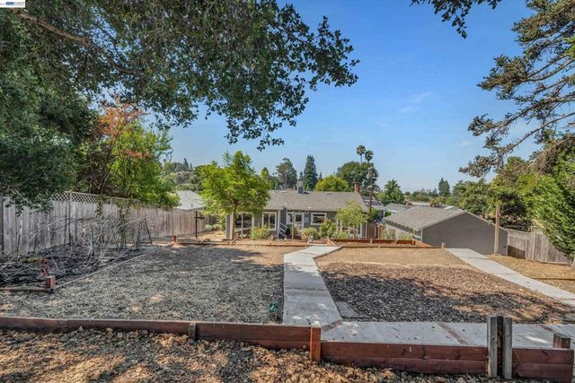 7538 Circle Hill Dr, Oakland, CA 94605