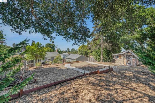 7538 Circle Hill Dr, Oakland, CA 94605