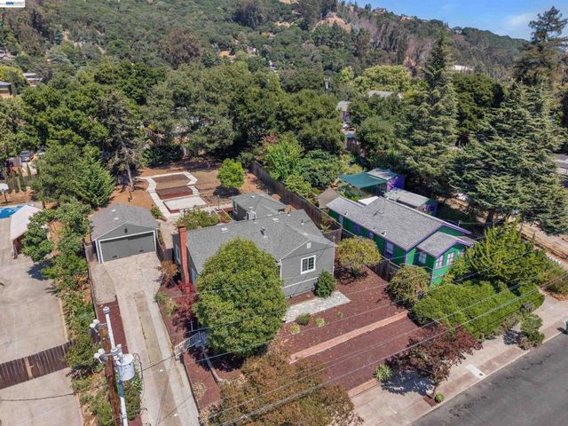 7538 Circle Hill Dr, Oakland, CA 94605