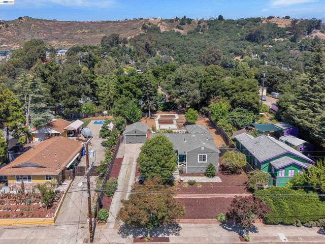 7538 Circle Hill Dr, Oakland, CA 94605