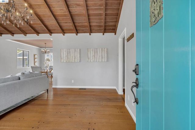 7538 Circle Hill Dr, Oakland, CA 94605