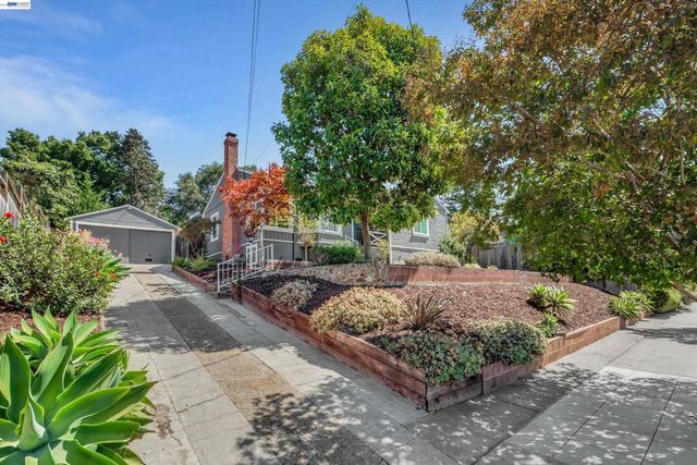 7538 Circle Hill Dr, Oakland, CA 94605