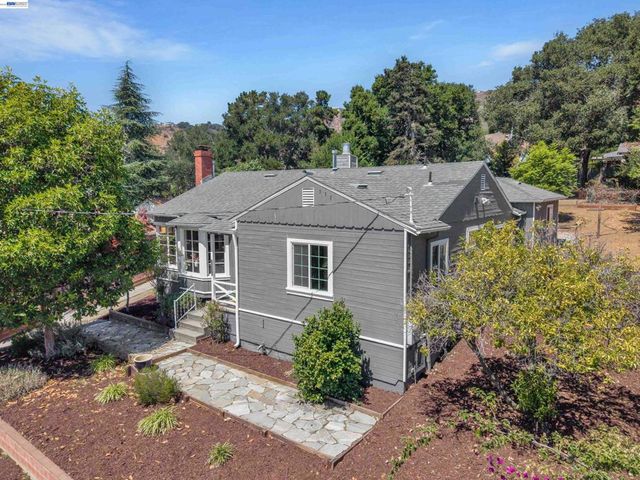 7538 Circle Hill Dr, Oakland, CA 94605