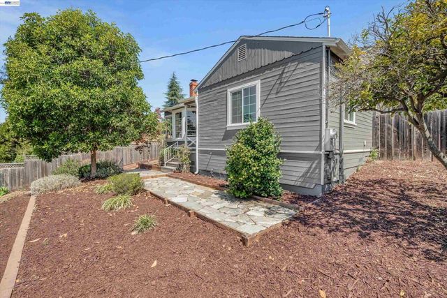 7538 Circle Hill Dr, Oakland, CA 94605