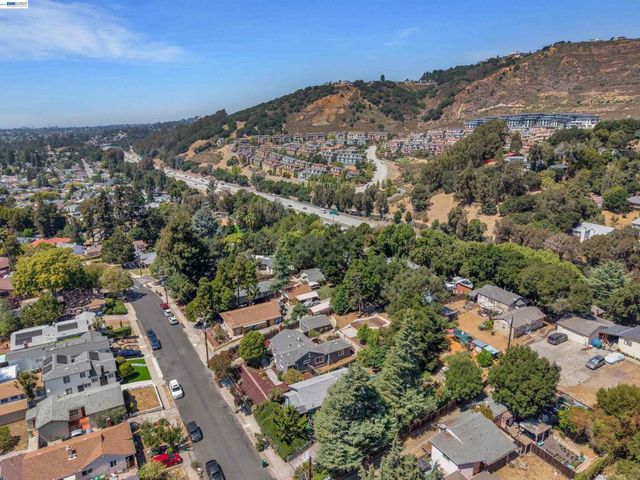 7538 Circle Hill Dr, Oakland, CA 94605