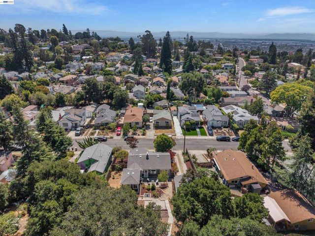 7538 Circle Hill Dr, Oakland, CA 94605