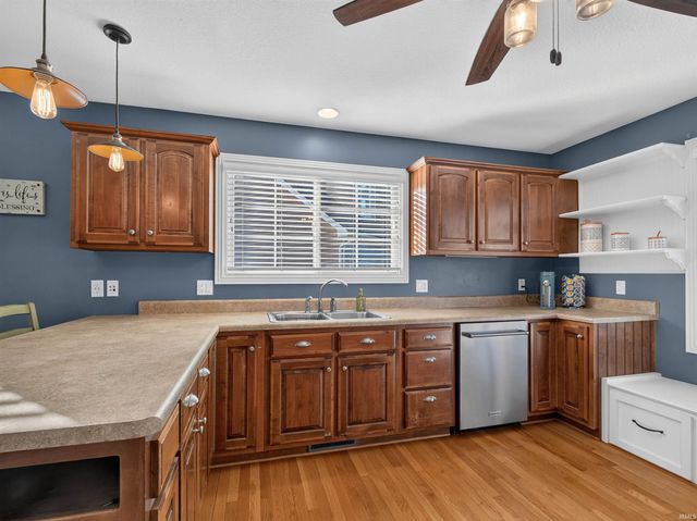 1927 Klehm Court, Fort Wayne, IN 46814