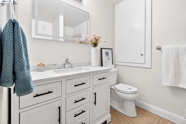 5170 Saddle Brook Dr, Oakland, CA 94619