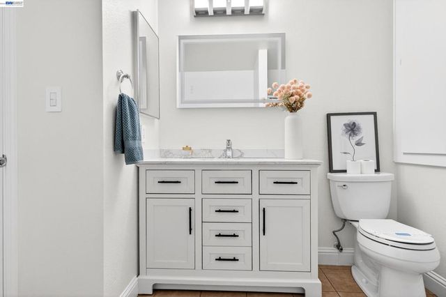 5170 Saddle Brook Dr, Oakland, CA 94619