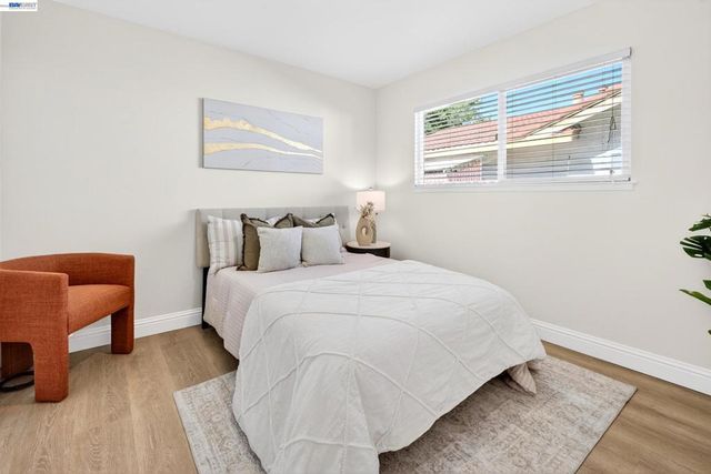 5170 Saddle Brook Dr, Oakland, CA 94619