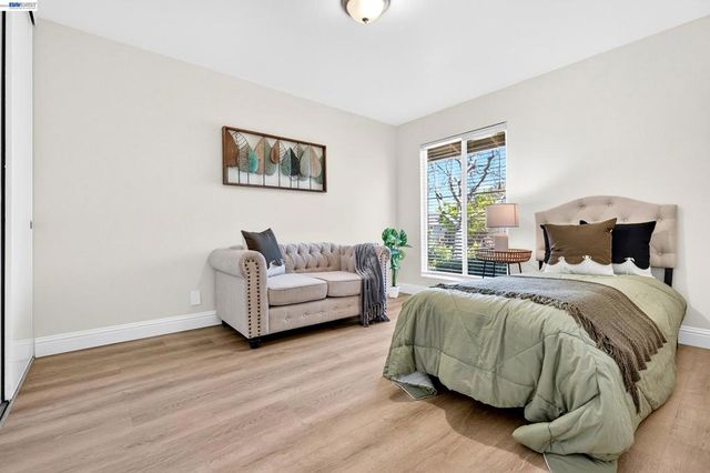 5170 Saddle Brook Dr, Oakland, CA 94619