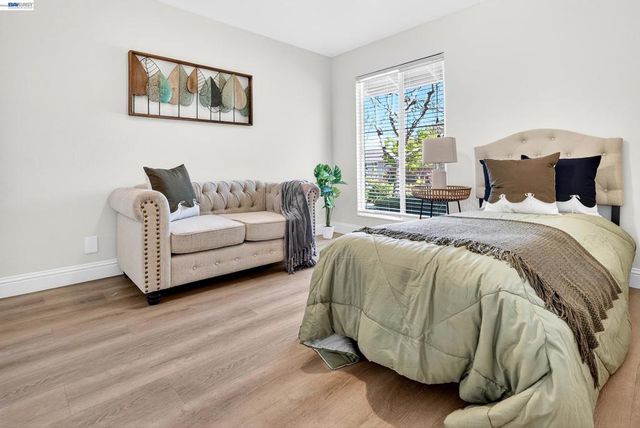 5170 Saddle Brook Dr, Oakland, CA 94619