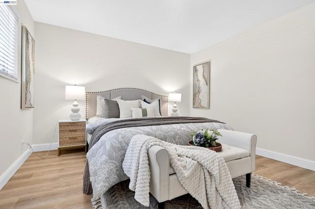 5170 Saddle Brook Dr, Oakland, CA 94619