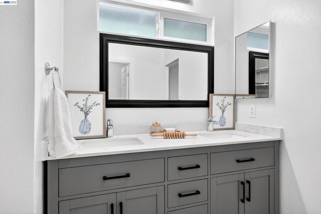 5170 Saddle Brook Dr, Oakland, CA 94619