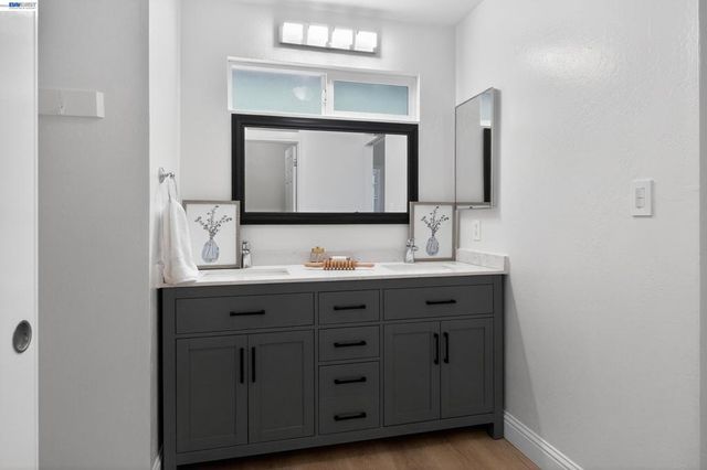 5170 Saddle Brook Dr, Oakland, CA 94619