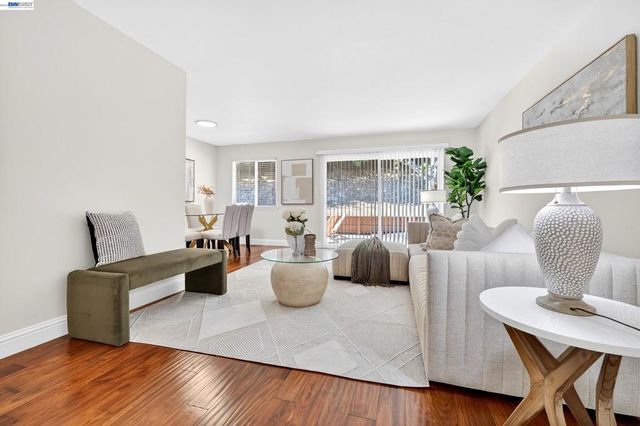 5170 Saddle Brook Dr, Oakland, CA 94619