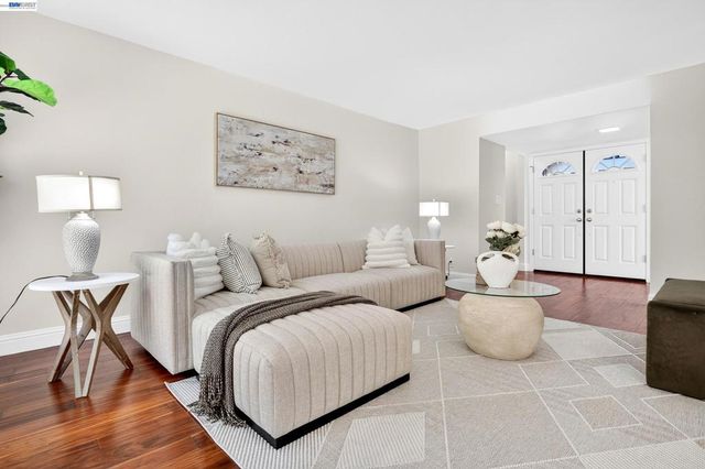 5170 Saddle Brook Dr, Oakland, CA 94619