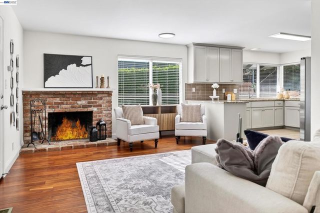 5170 Saddle Brook Dr, Oakland, CA 94619