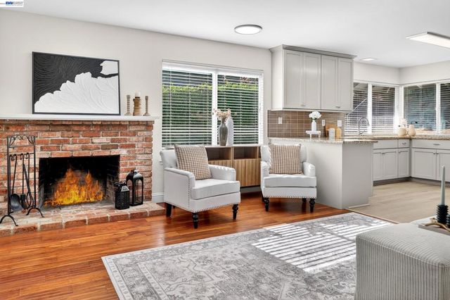 5170 Saddle Brook Dr, Oakland, CA 94619