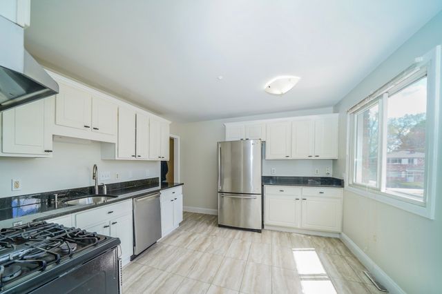 1274 Beacon 2, Newton, MA 02468