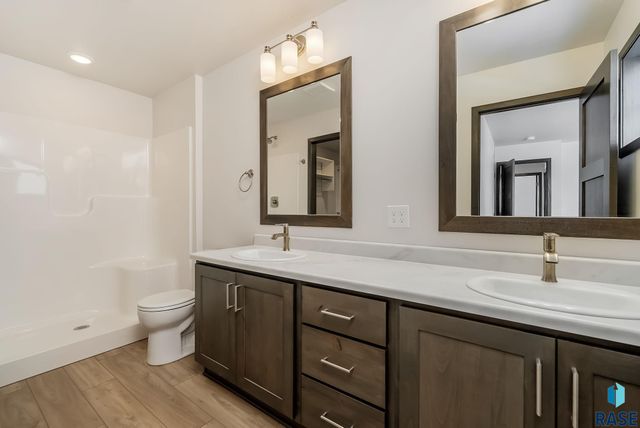 6142 S Bison Pl Place, Sioux Falls, SD 57108