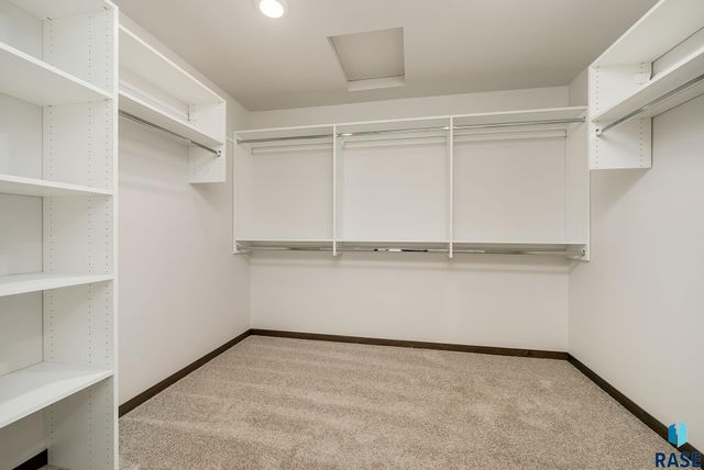 6142 S Bison Pl Place, Sioux Falls, SD 57108