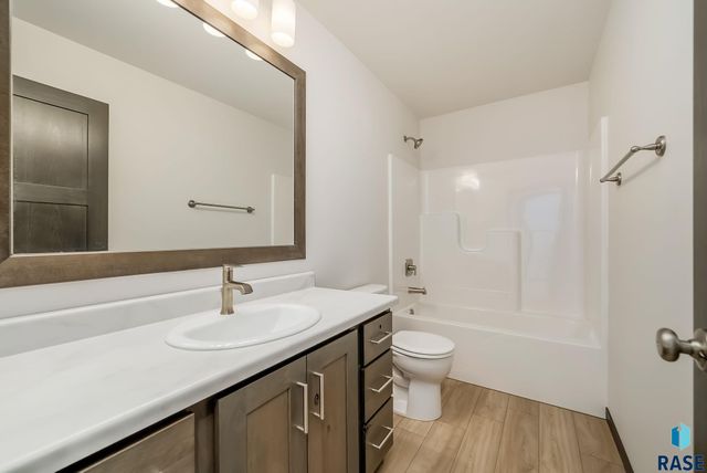 6142 S Bison Pl Place, Sioux Falls, SD 57108