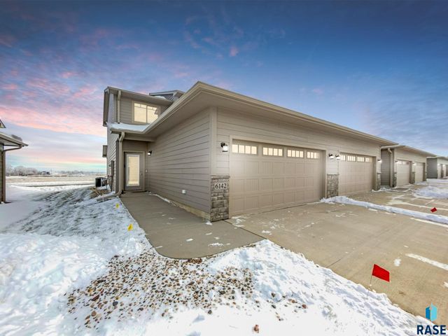 6142 S Bison Pl Place, Sioux Falls, SD 57108