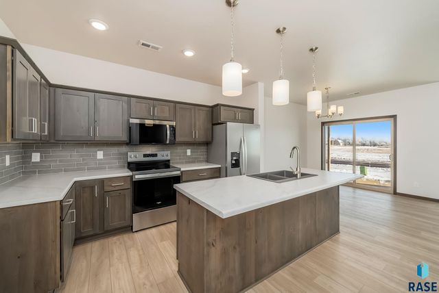 6142 S Bison Pl Place, Sioux Falls, SD 57108