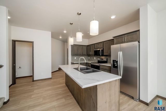 6142 S Bison Pl Place, Sioux Falls, SD 57108