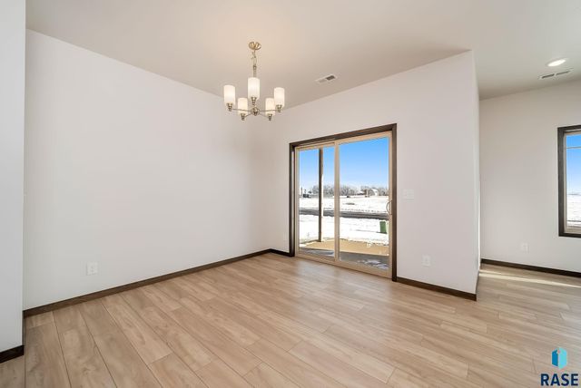 6142 S Bison Pl Place, Sioux Falls, SD 57108