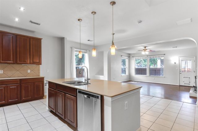 800 S Frontier LN, Cedar Park, TX 78613