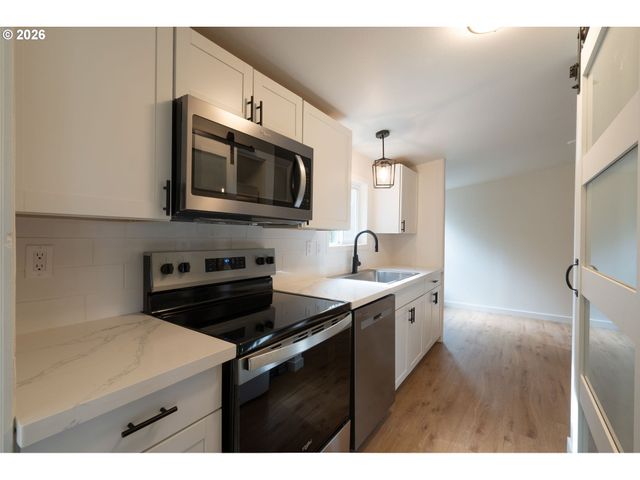 15205 Se MICHELLE Dr, Clackamas, OR 97015