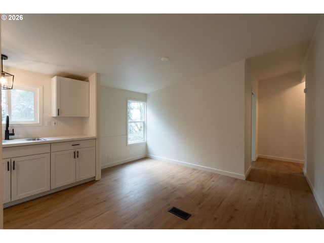 15205 Se MICHELLE Dr, Clackamas, OR 97015