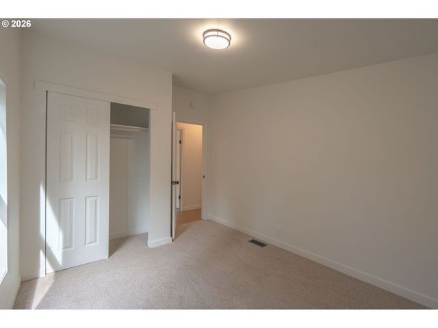 15205 Se MICHELLE Dr, Clackamas, OR 97015