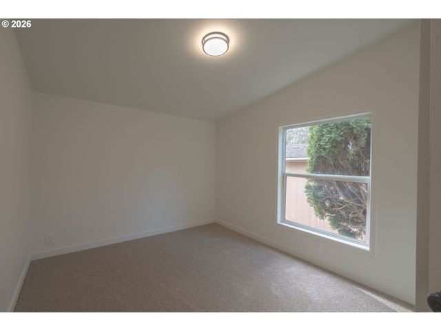 15205 Se MICHELLE Dr, Clackamas, OR 97015