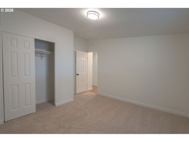 15205 Se MICHELLE Dr, Clackamas, OR 97015