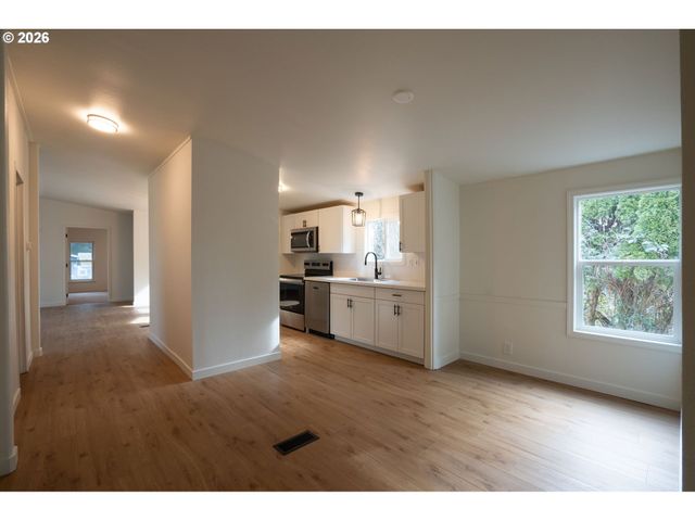 15205 Se MICHELLE Dr, Clackamas, OR 97015