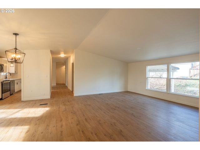 15205 Se MICHELLE Dr, Clackamas, OR 97015