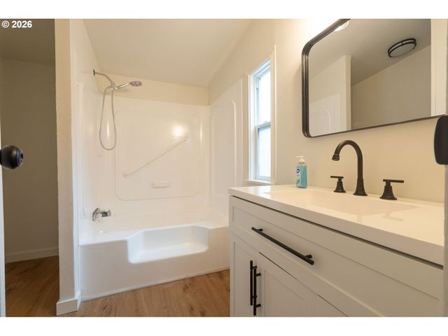 15205 Se MICHELLE Dr, Clackamas, OR 97015