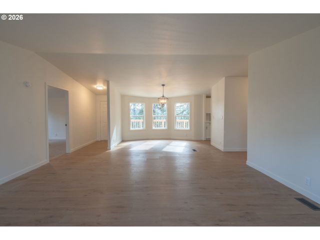 15205 Se MICHELLE Dr, Clackamas, OR 97015