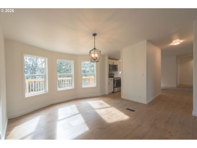 15205 Se MICHELLE Dr, Clackamas, OR 97015