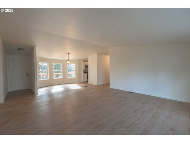 15205 Se MICHELLE Dr, Clackamas, OR 97015