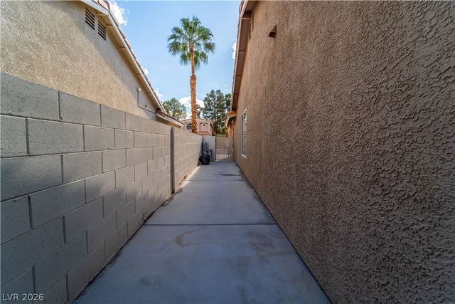 906 Sitting Bull Drive, Henderson, NV 89014