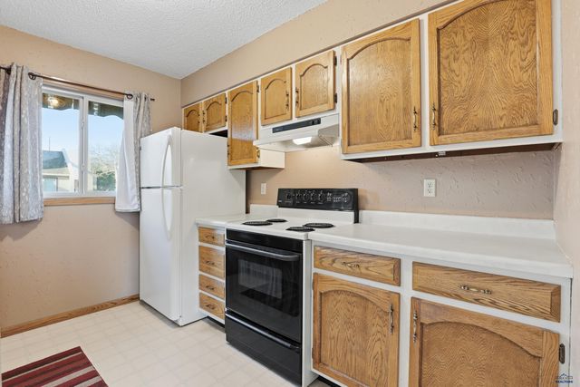 325 S CANYON RD, Rapid City, SD 57702