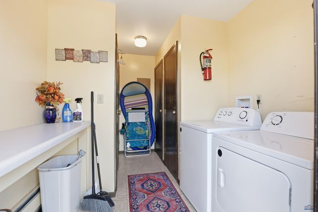 325 S CANYON RD, Rapid City, SD 57702