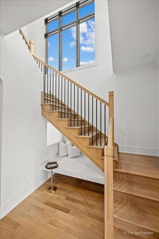 2214 W Oakdale Avenue, Chicago, IL 60618