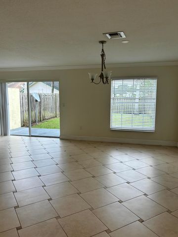 12577 Westhampton Circle, Wellington, FL 33414